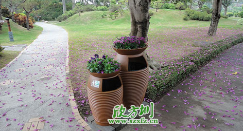  園林景區(qū)環(huán)保的選擇，玻璃鋼帶花盆垃圾桶